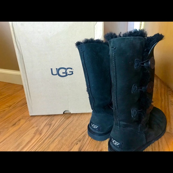 UGG black button boots used size 6 - Picture 2 of 3